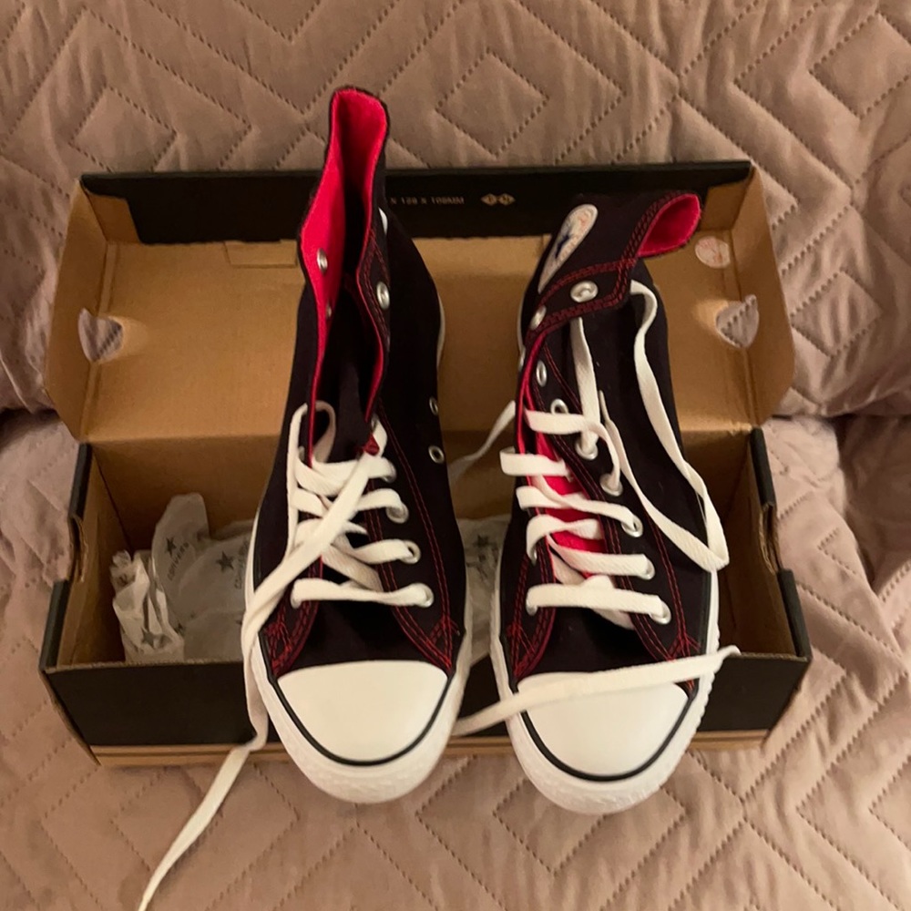 New with box CONVERSE all-star sneakers